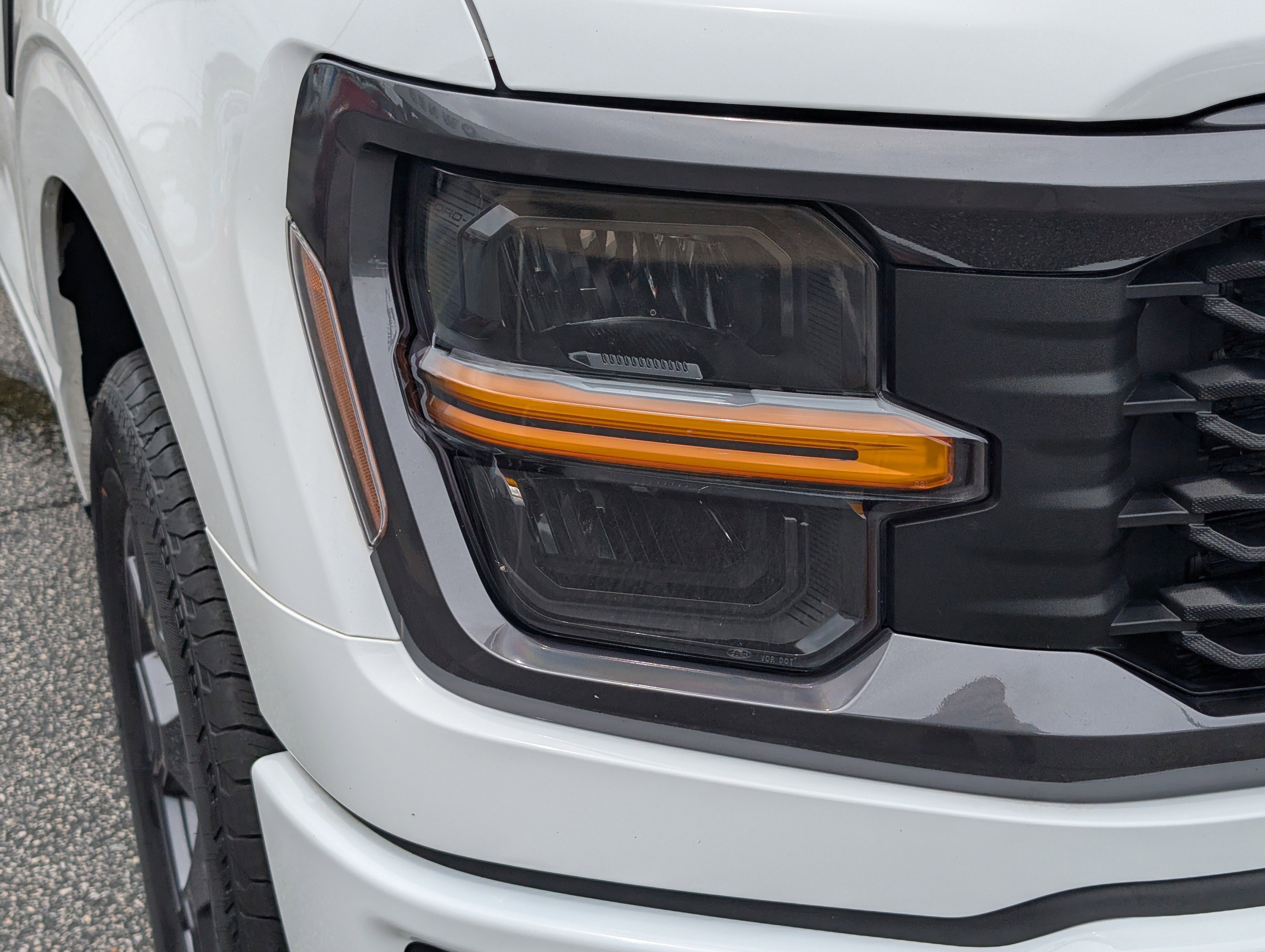 Certified Used 2024 Oxford White Clearcoat Ford STX image 5