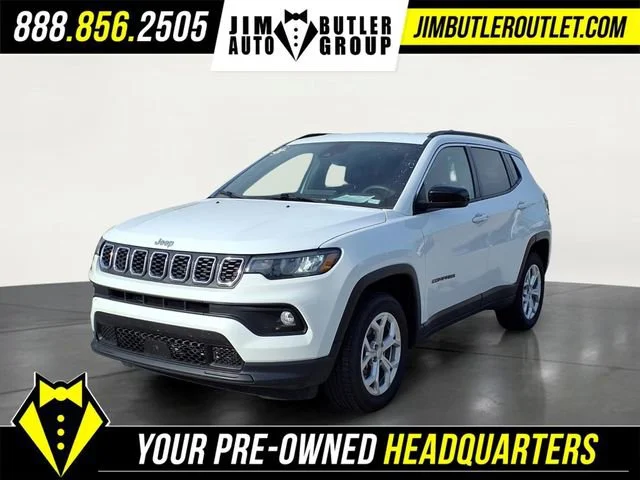 Used 2024  Jeep Latitude image 1