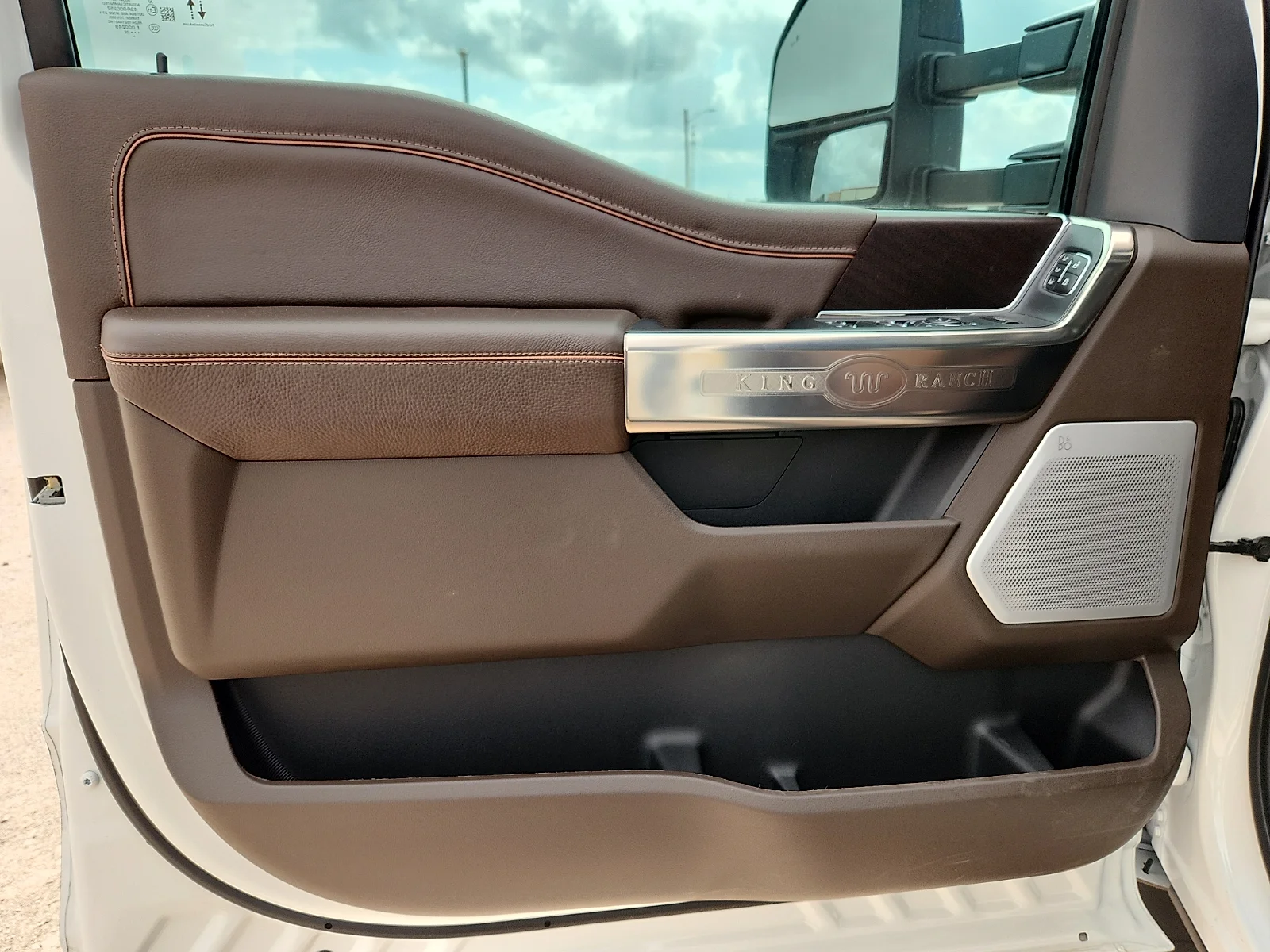 New 2026 Star White Metallic Tri-Coat Ford F-350® King Ranch® image 14