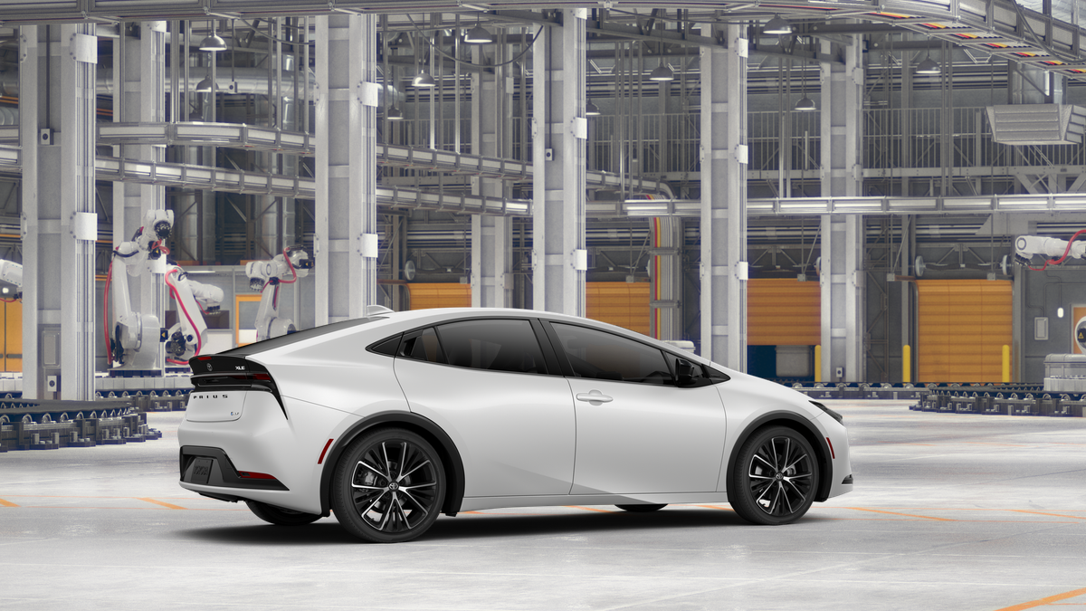 New 2027 Wind Chill Pearl Toyota XLE image 11