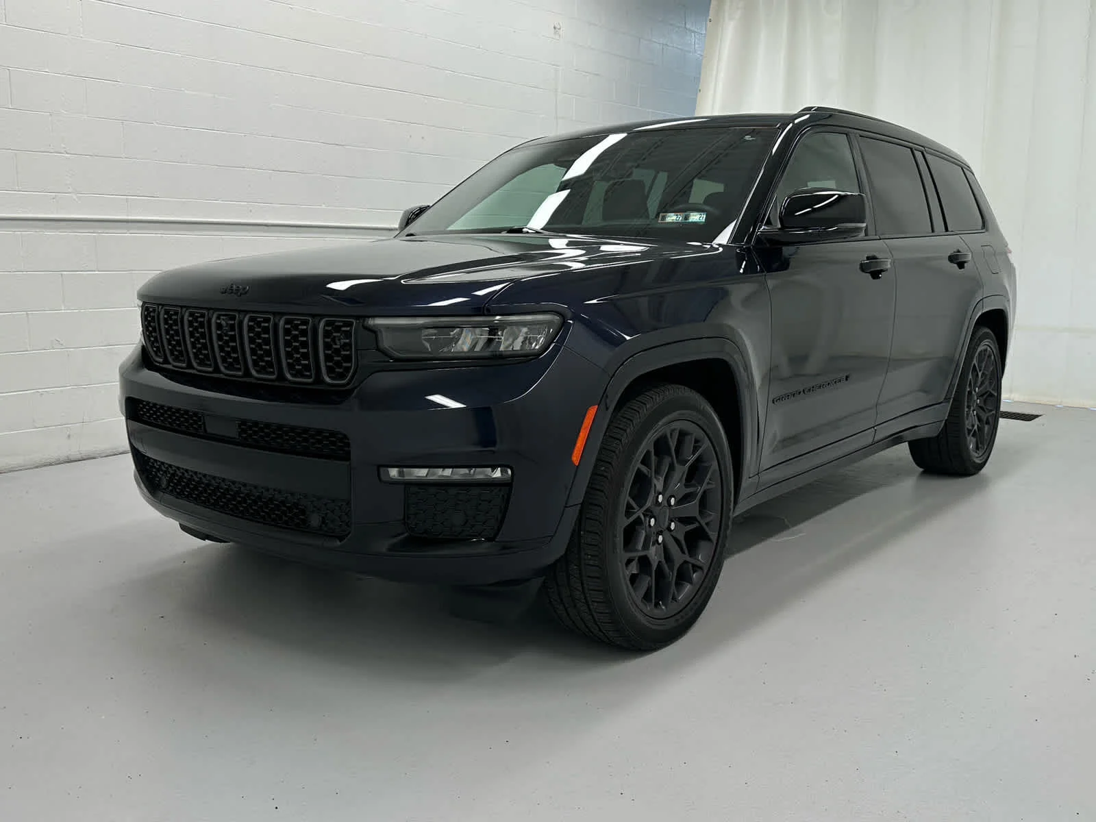 Used 2023 Midnight Sky Jeep Summit Reserve image 4
