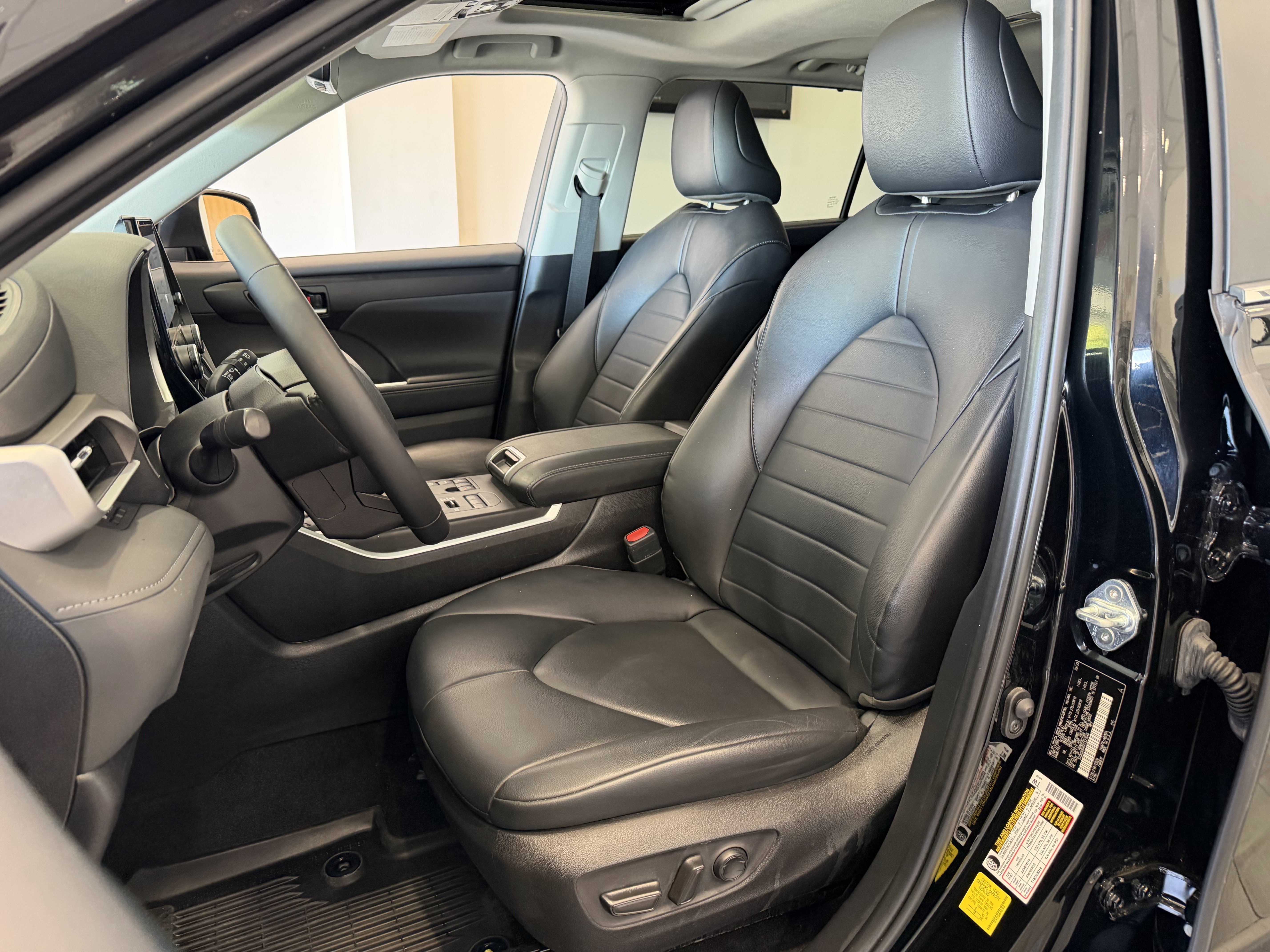 2023 Toyota Highlander XLE - Photo 29