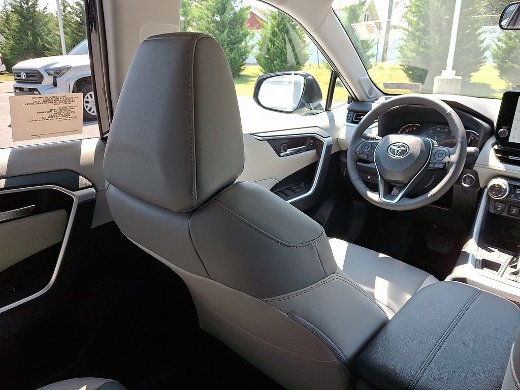 2025 Toyota RAV4 XLE Premium - Photo 9