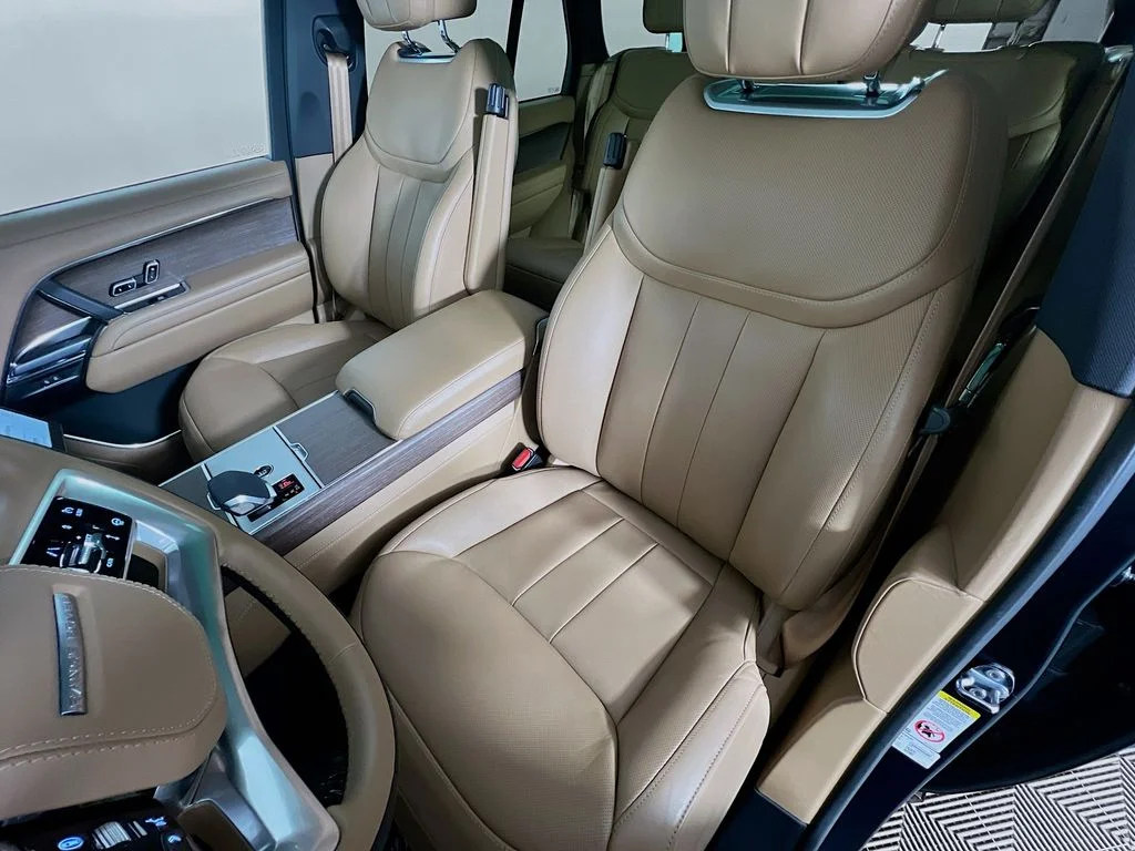 Certified Used 2025 British Racing Green SV Bespoke Ultra Met Gloss Land Rover SE image 22