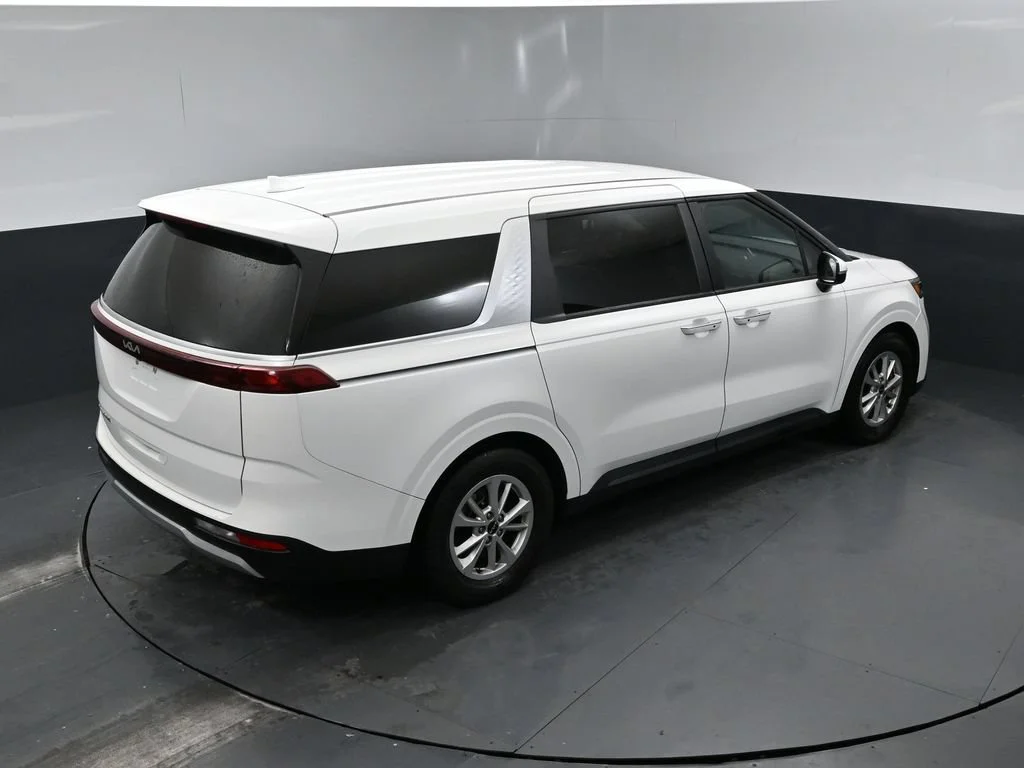 Certified Used 2022 White Kia LXS image 17