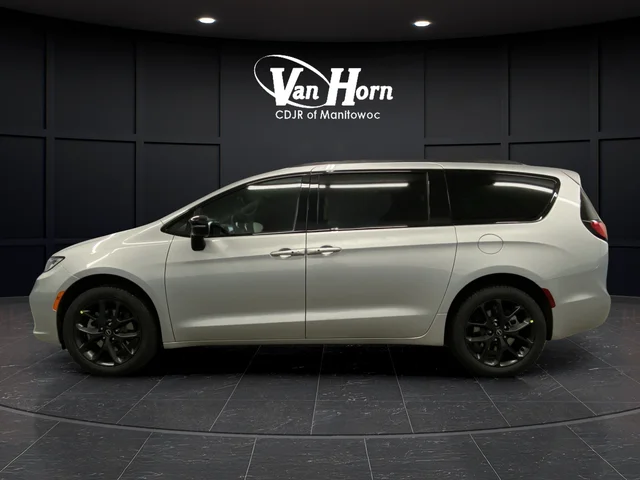 New 2026 Silver Mist Clear-Coat Exterior Paint Chrysler Limited image 13