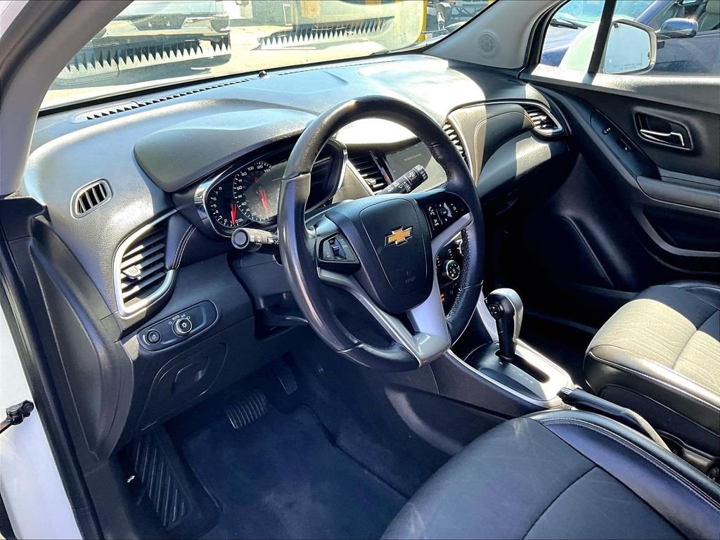 Used 2018 White Chevrolet LT image 8