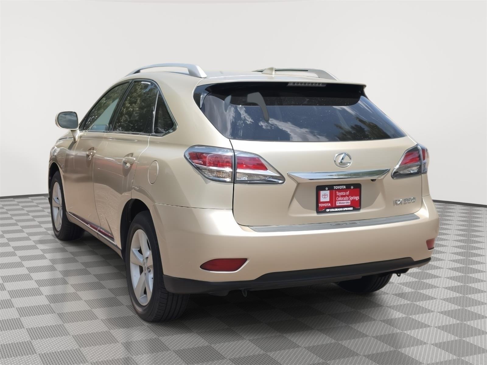 Used 2015 Satin Cashmere Metallic Lexus Base image 7
