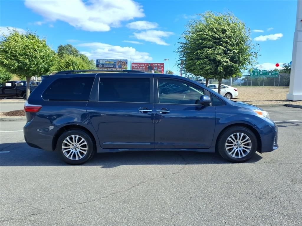 Used 2020 Beige Toyota XLE image 3
