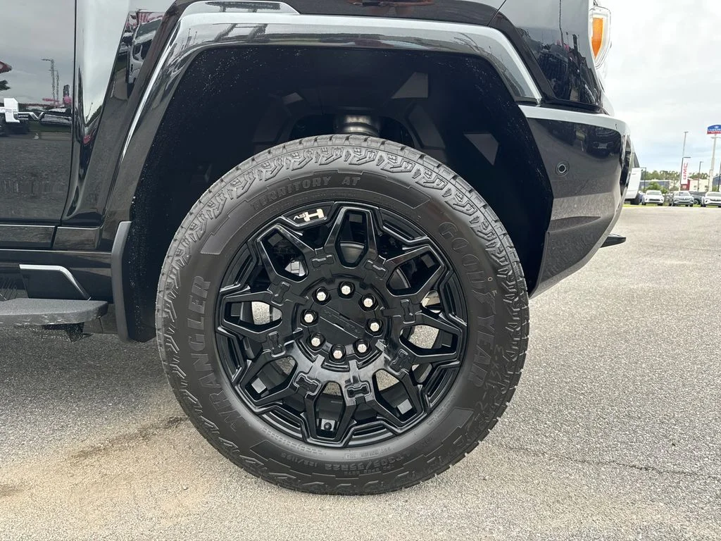 Used 2025 Black GMC 2X image 12