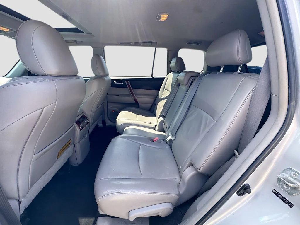 Used 2012 Silver Toyota Limited image 26