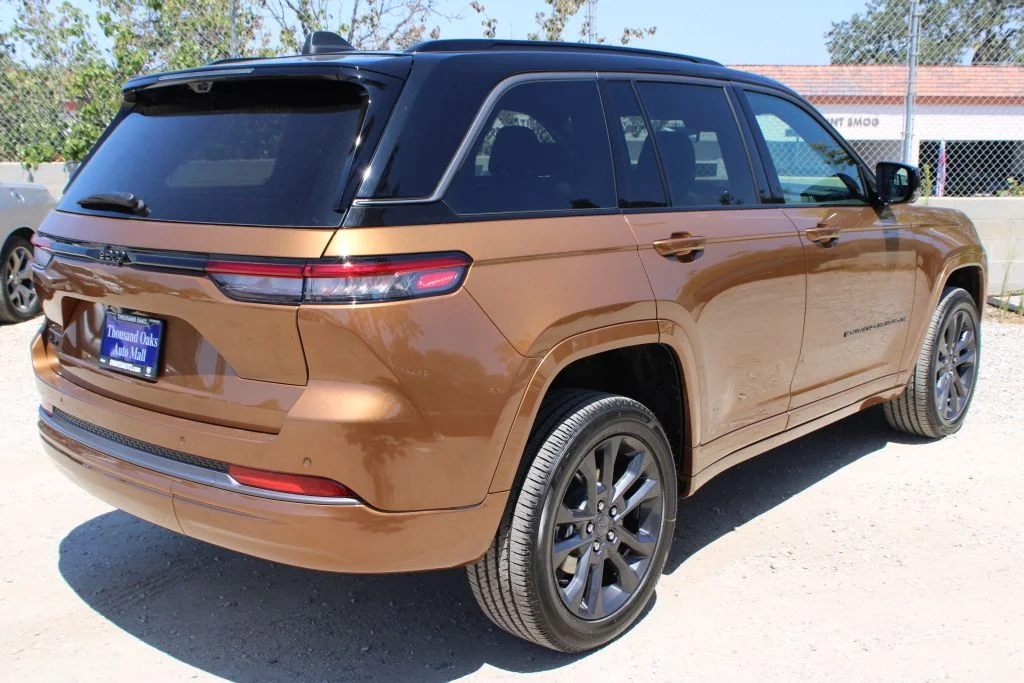 New 2026 Copper Shino Metallic Clear-Coat Exterior Paint Jeep Limited Reserve image 4