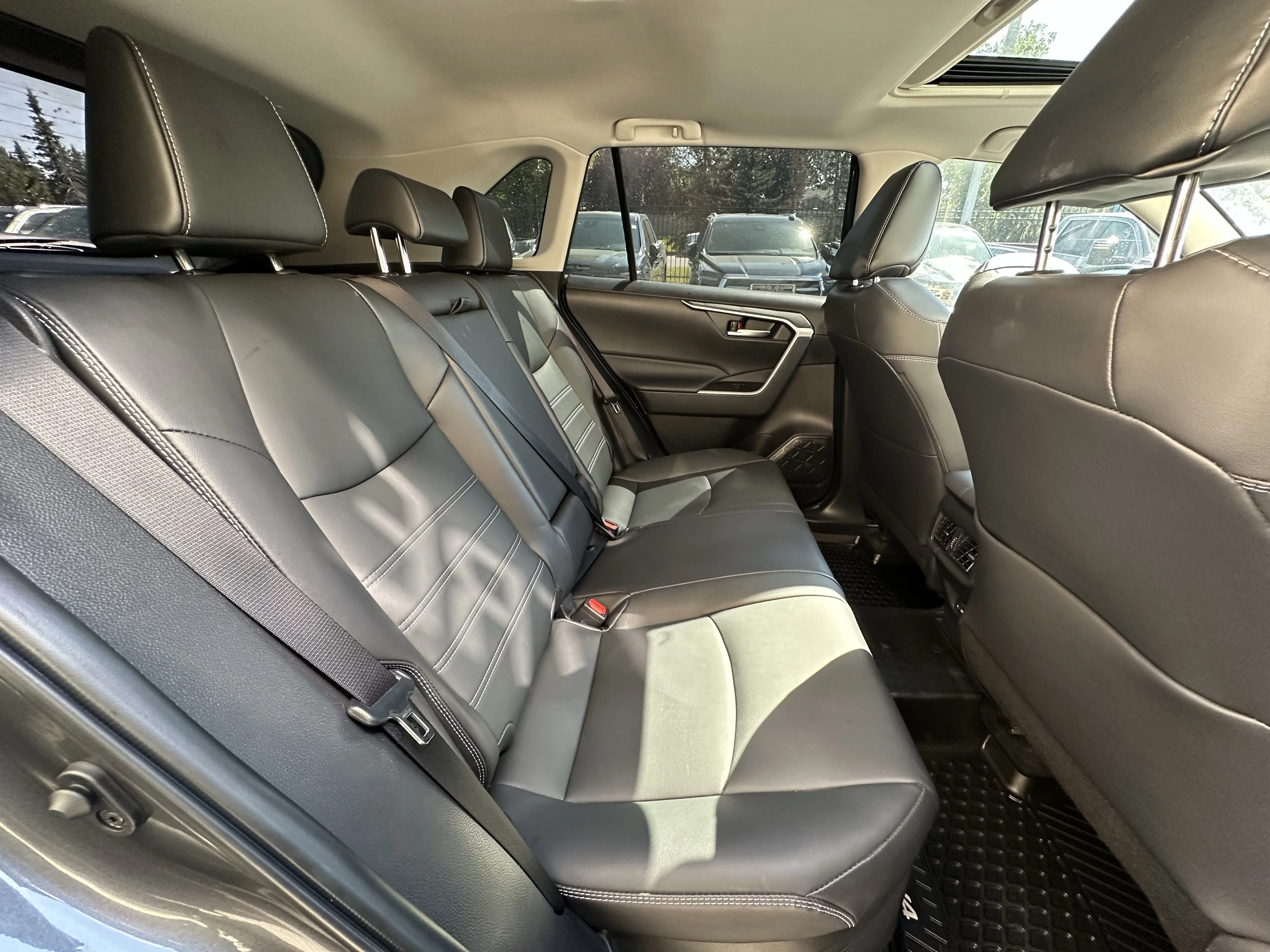 Certified Used 2025  Toyota Hybrid XLE image 21