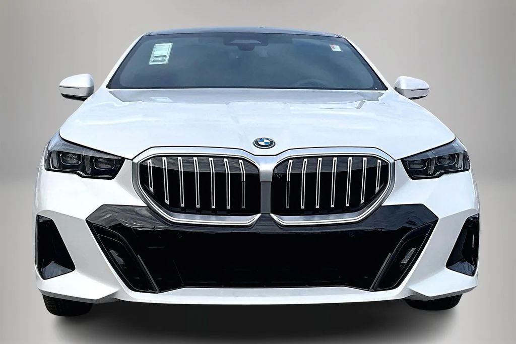 2026 BMW 5 Series 550e - Photo 12