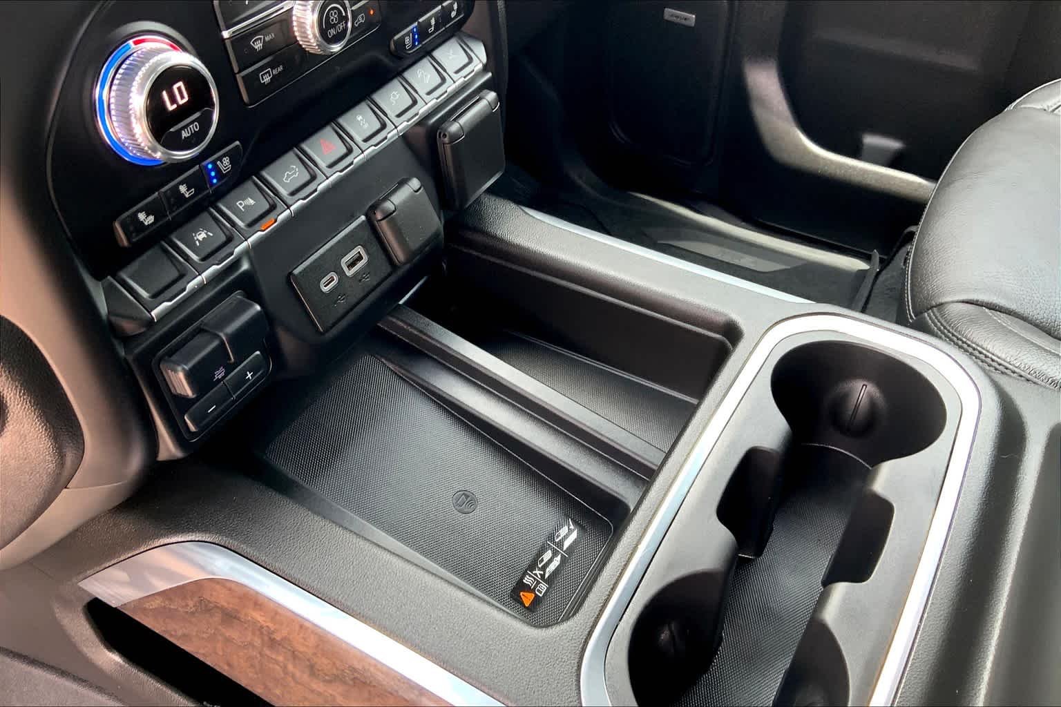 Used 2022 Onyx Black GMC Denali image 17