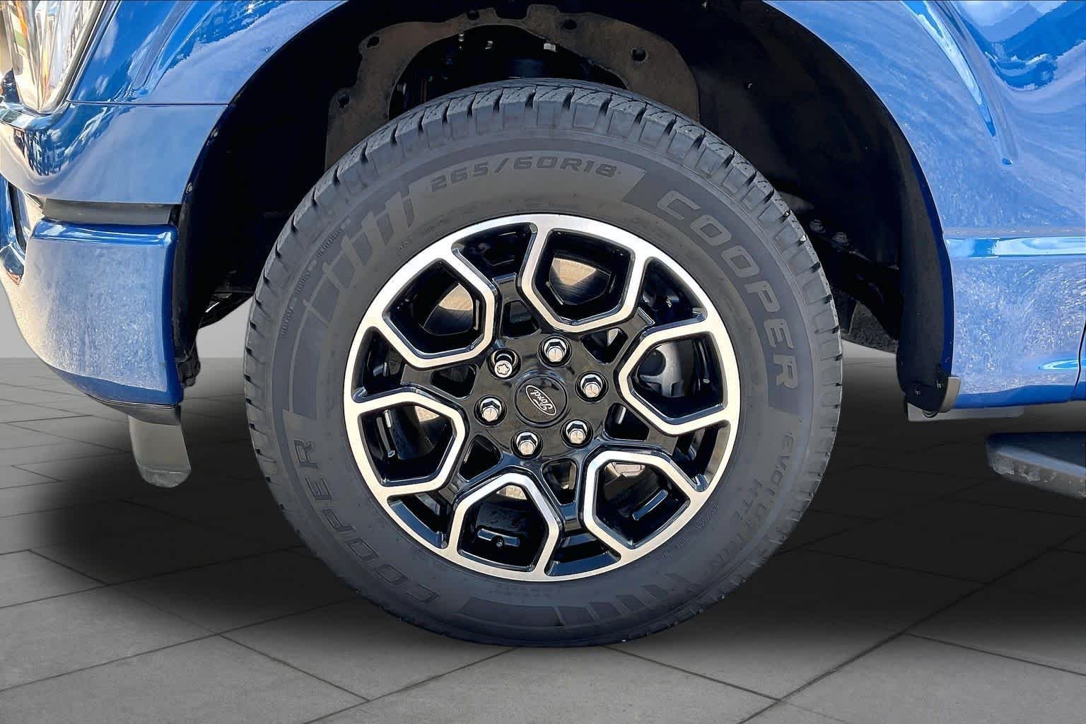 Used 2023 Atlas Blue Metallic Ford XLT image 10