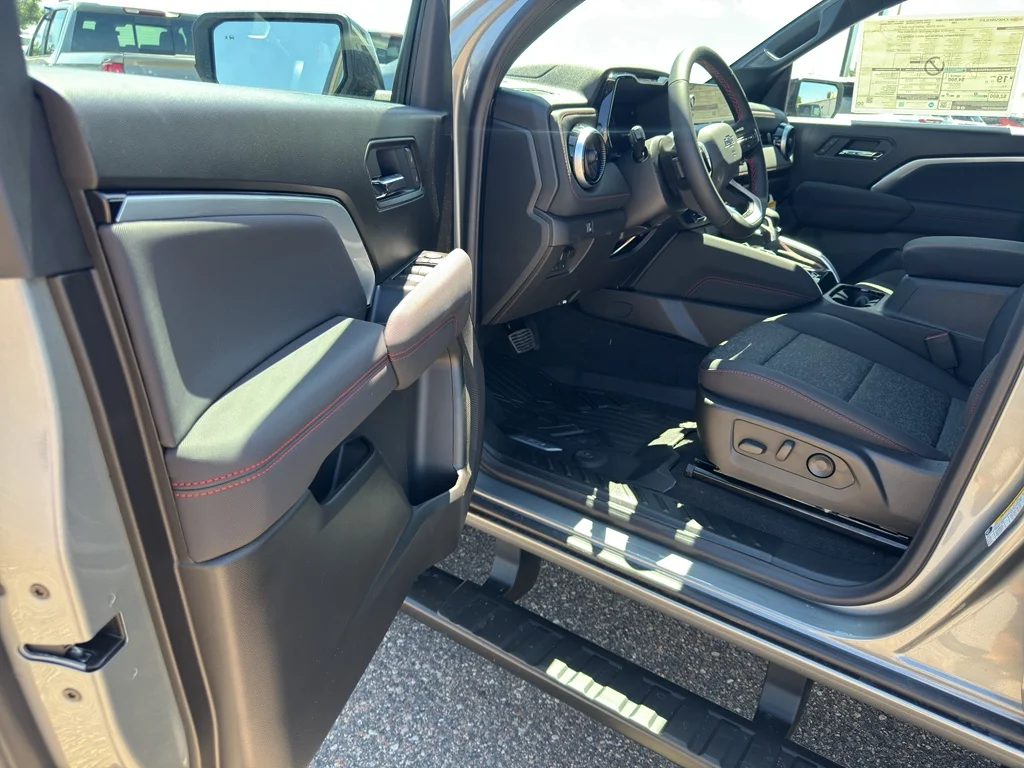 2026 Chevrolet Colorado Z71 - Photo 11