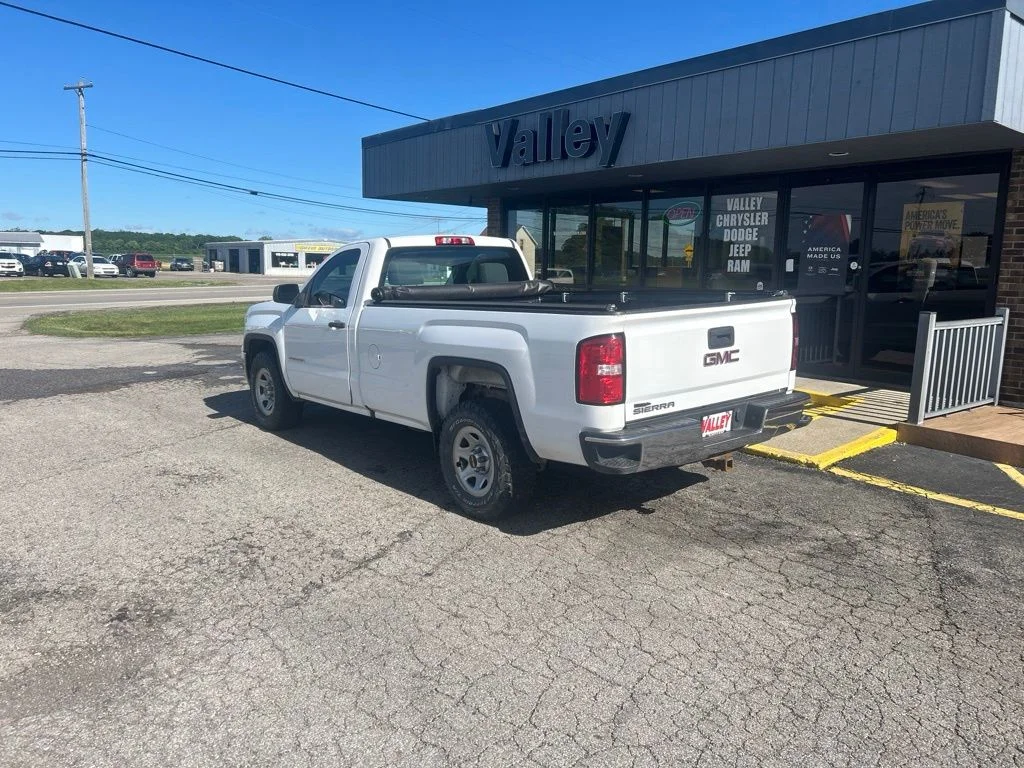 Used 2018  GMC Base image 29