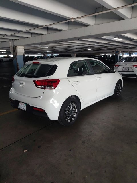 Used 2022 White Kia S image 4