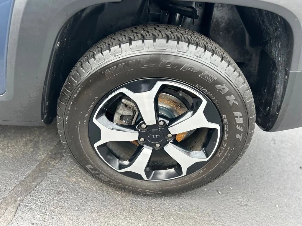 Used 2021 Blue Jeep Trailhawk image 39