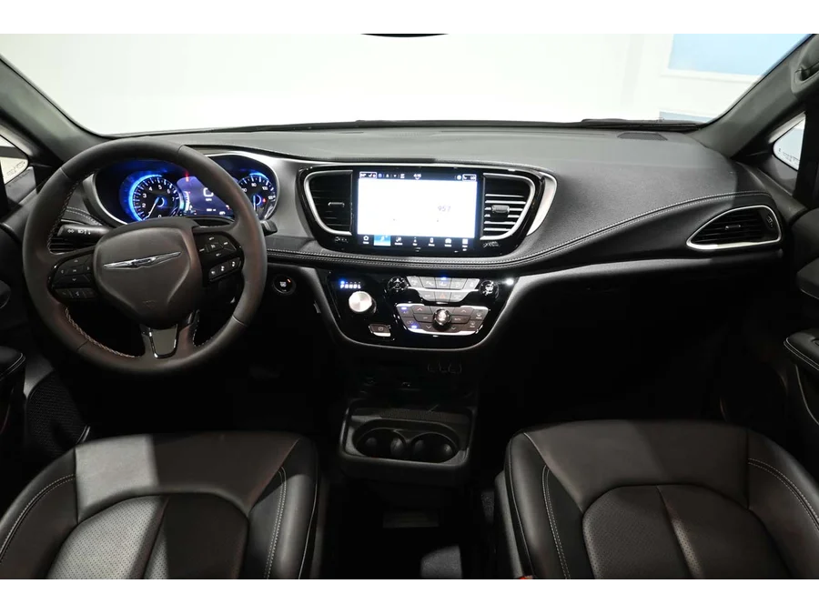 2024 Chrysler Pacifica Touring L - Photo 22