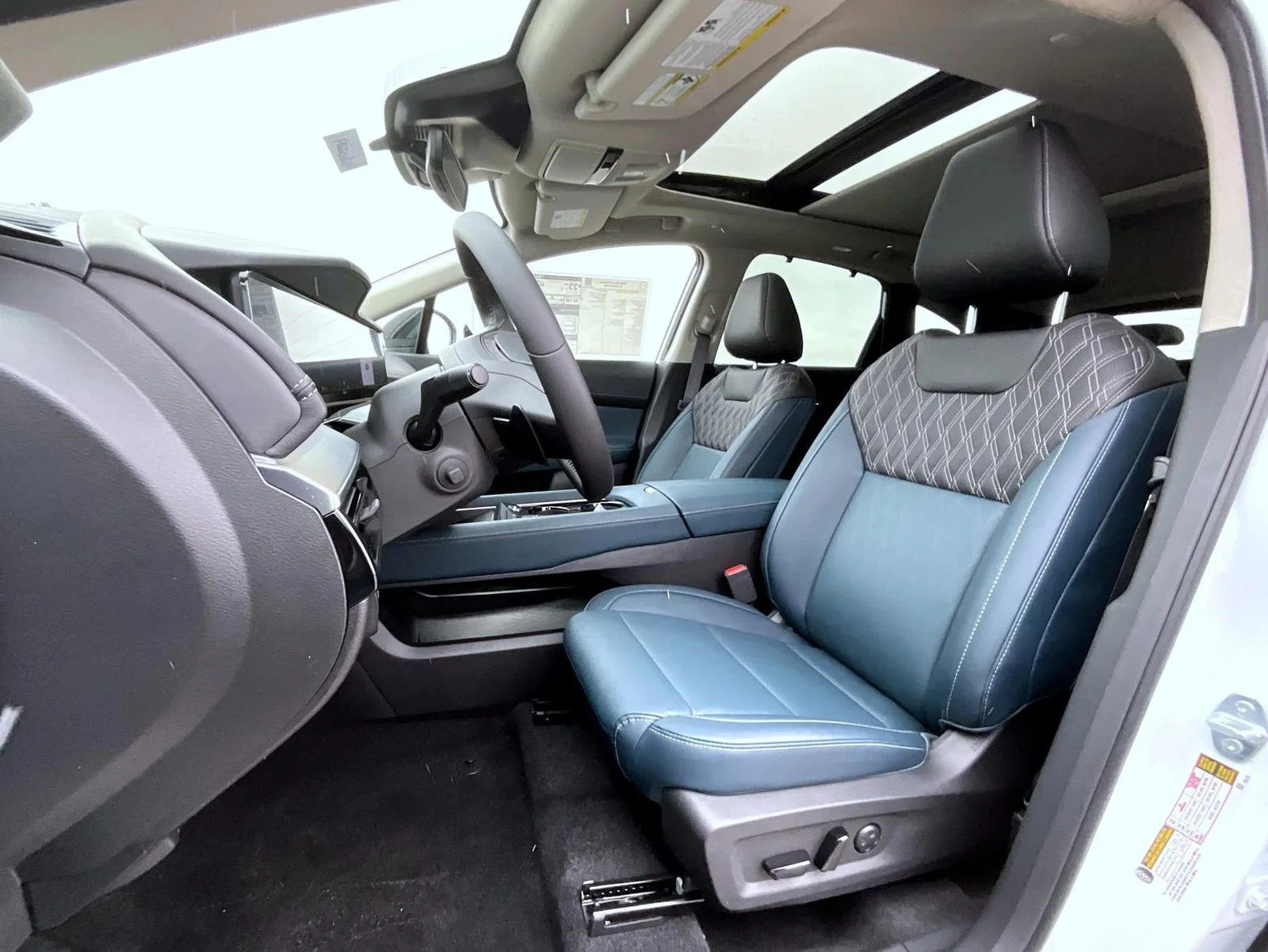 New 2026 White Nissan Platinum image 10
