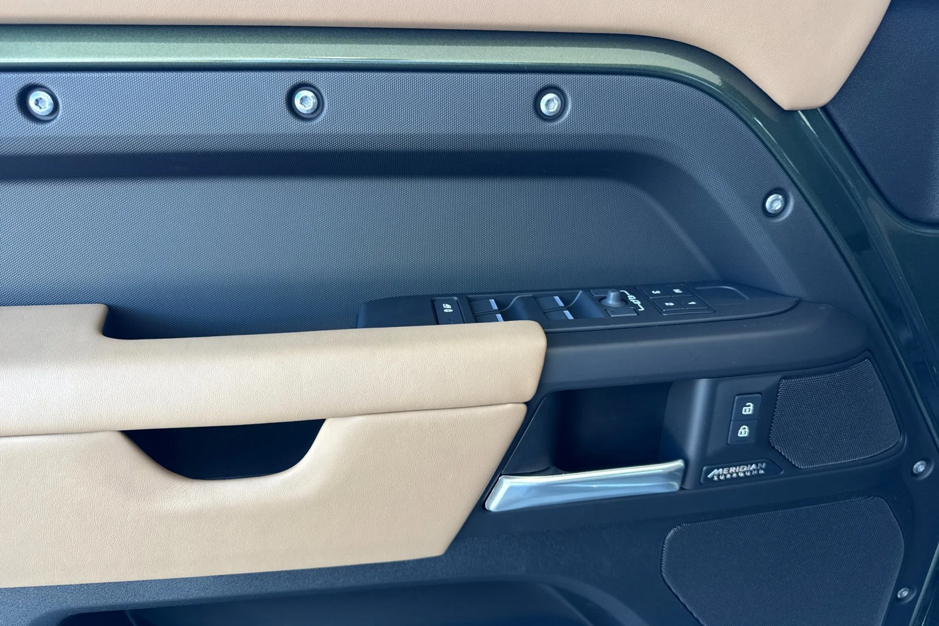 New 2026 Woolstone Green Land Rover X-Dynamic SE image 14