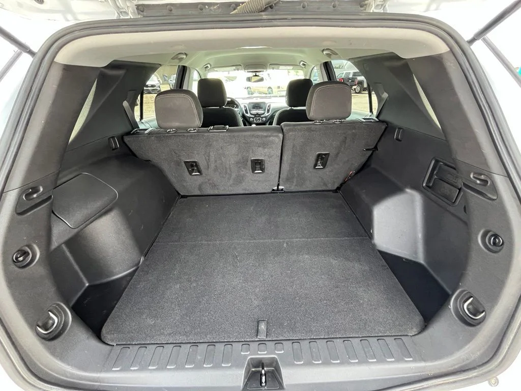 Used 2022 White Chevrolet LT image 18