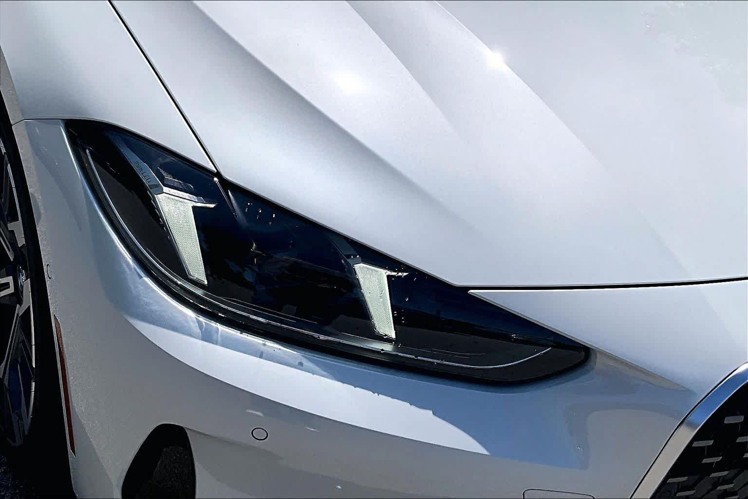 New 2026 Mineral White Metallic BMW 430i xDrive image 13