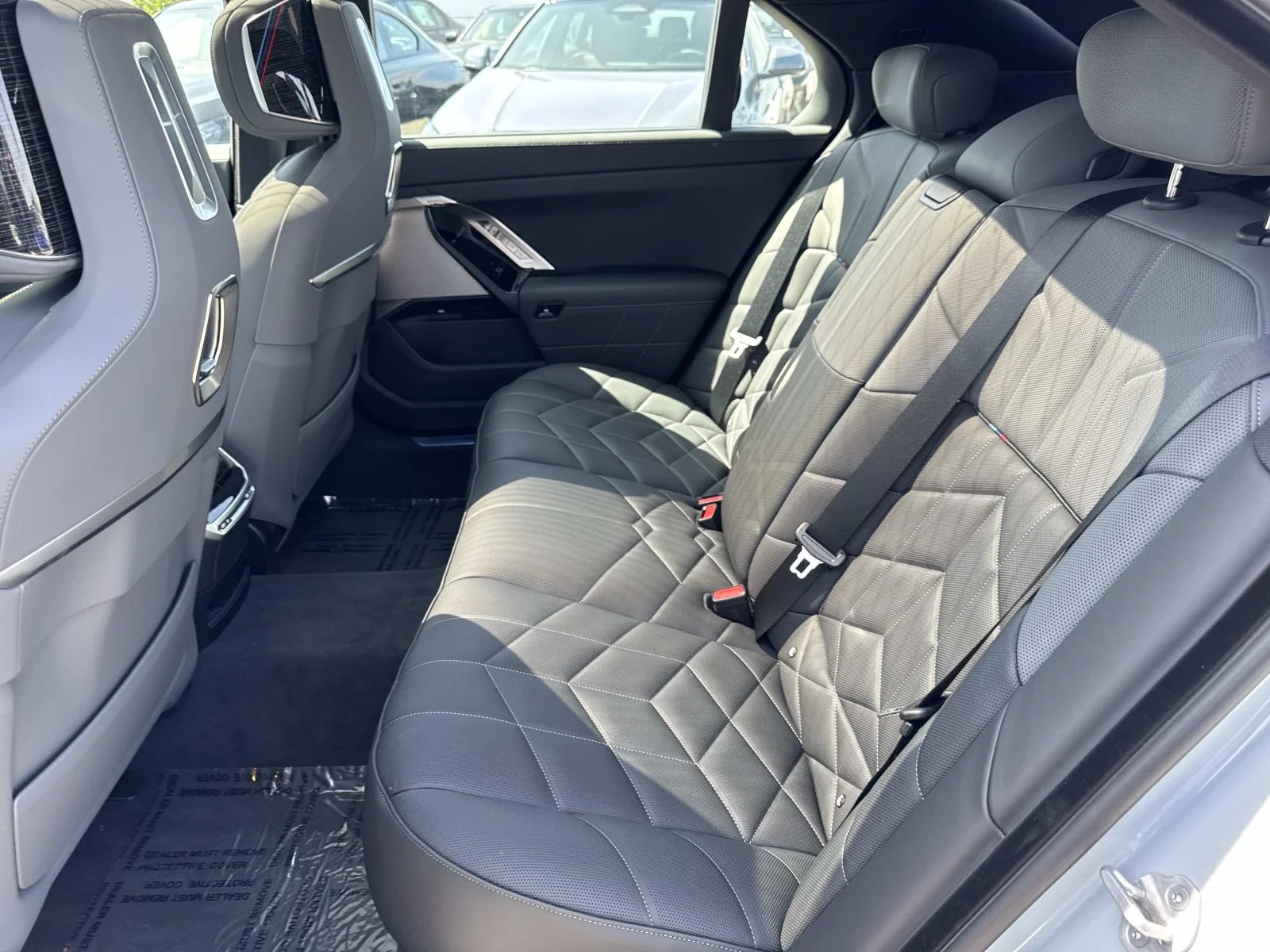 2025 BMW 7 Series 740i - Photo 9