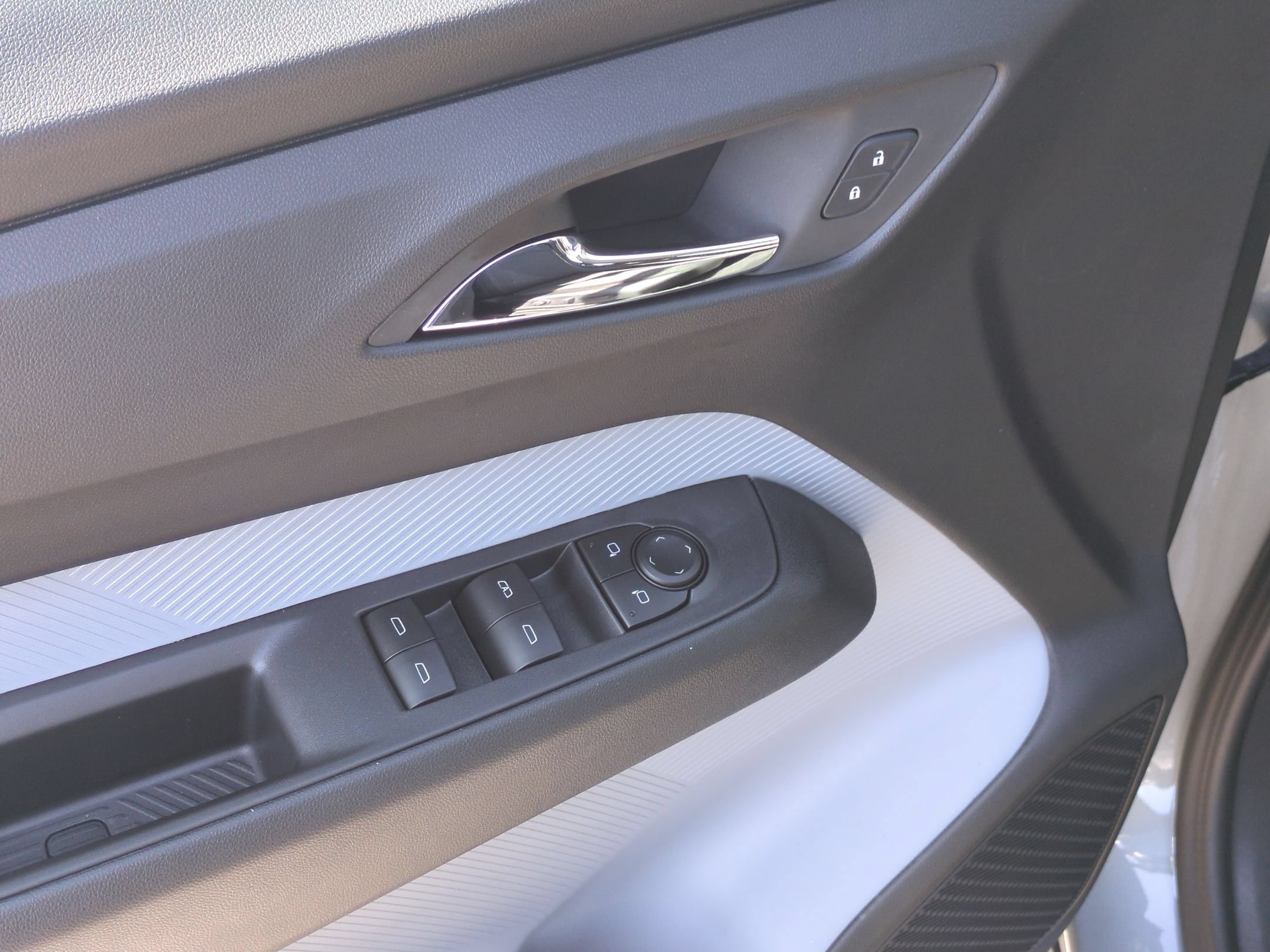 New 2027 Sterling Grey Metallic Chevrolet LT image 23