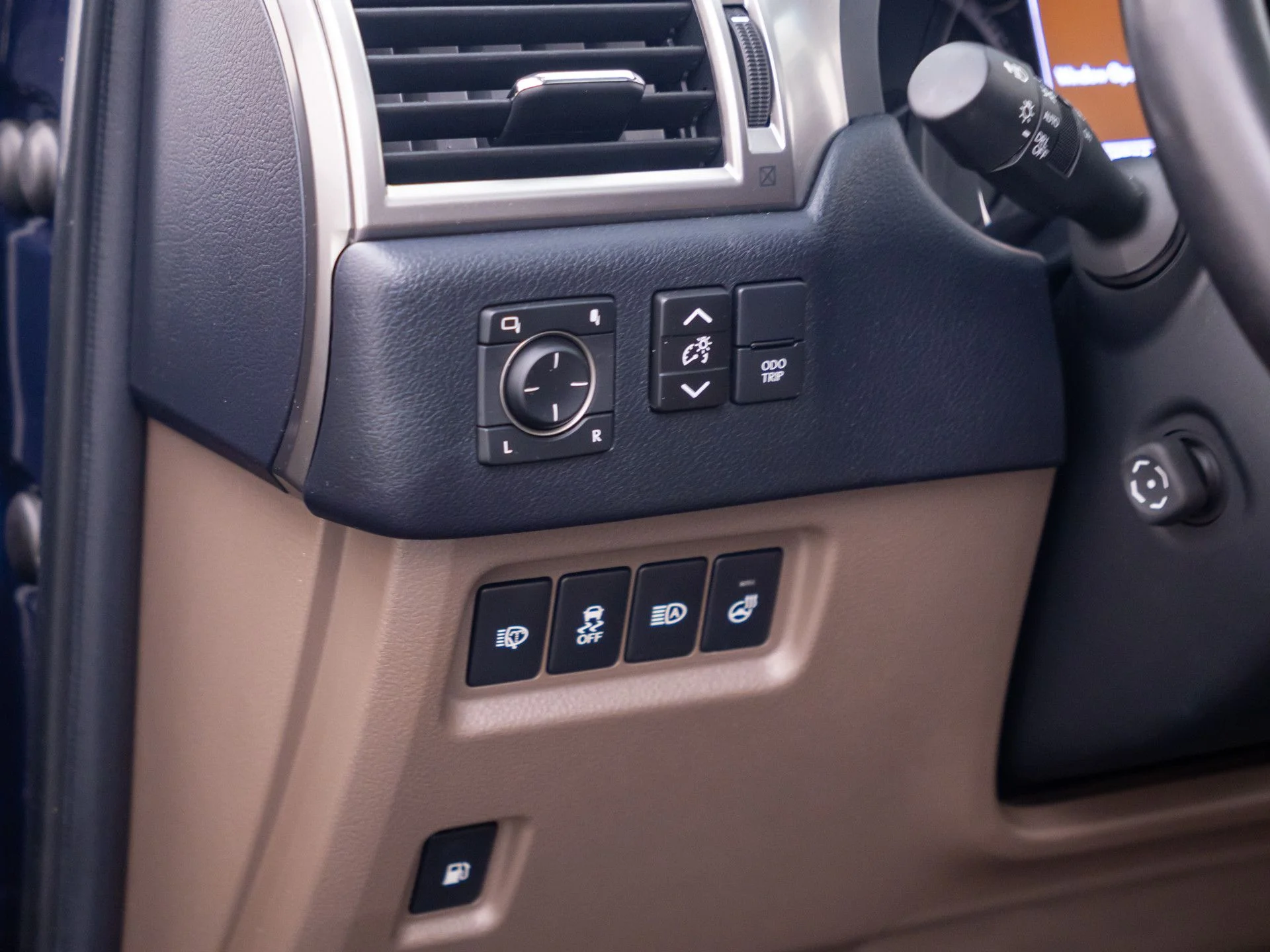 Used 2022 Blue Lexus 460 image 20