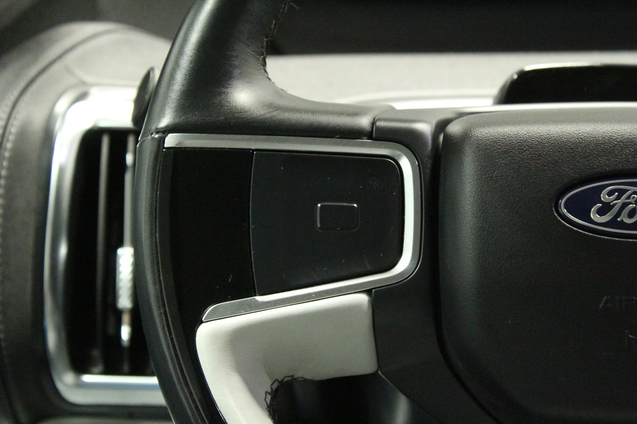 Used 2025 Black Metallic Ford Platinum image 26