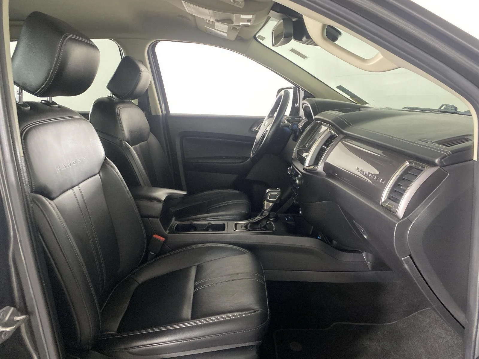 Used 2019 Magnetic Ford LARIAT image 36