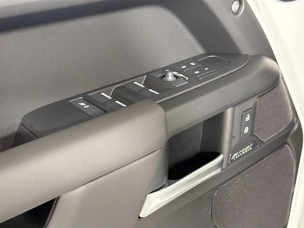 New 2026 Fuji White Land Rover X-Dynamic SE image 18