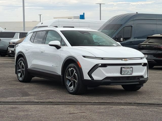 Used 2026 Summit White Chevrolet LT image 2
