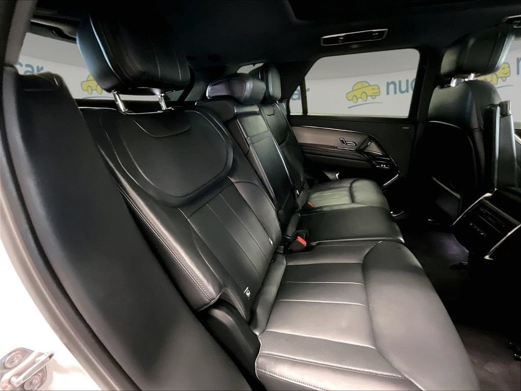 Used 2025 White Land Rover SE image 16