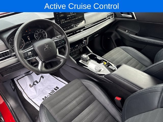 Used 2025  Mitsubishi SE image 12
