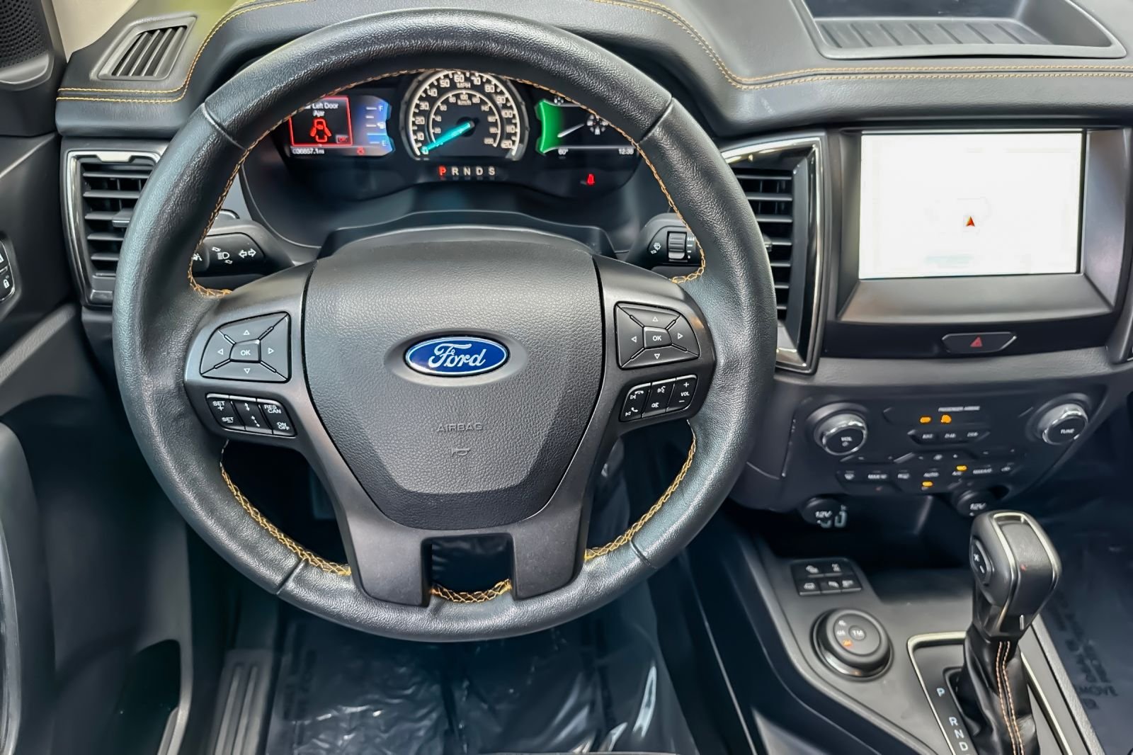 Used 2022  Ford Lariat image 13