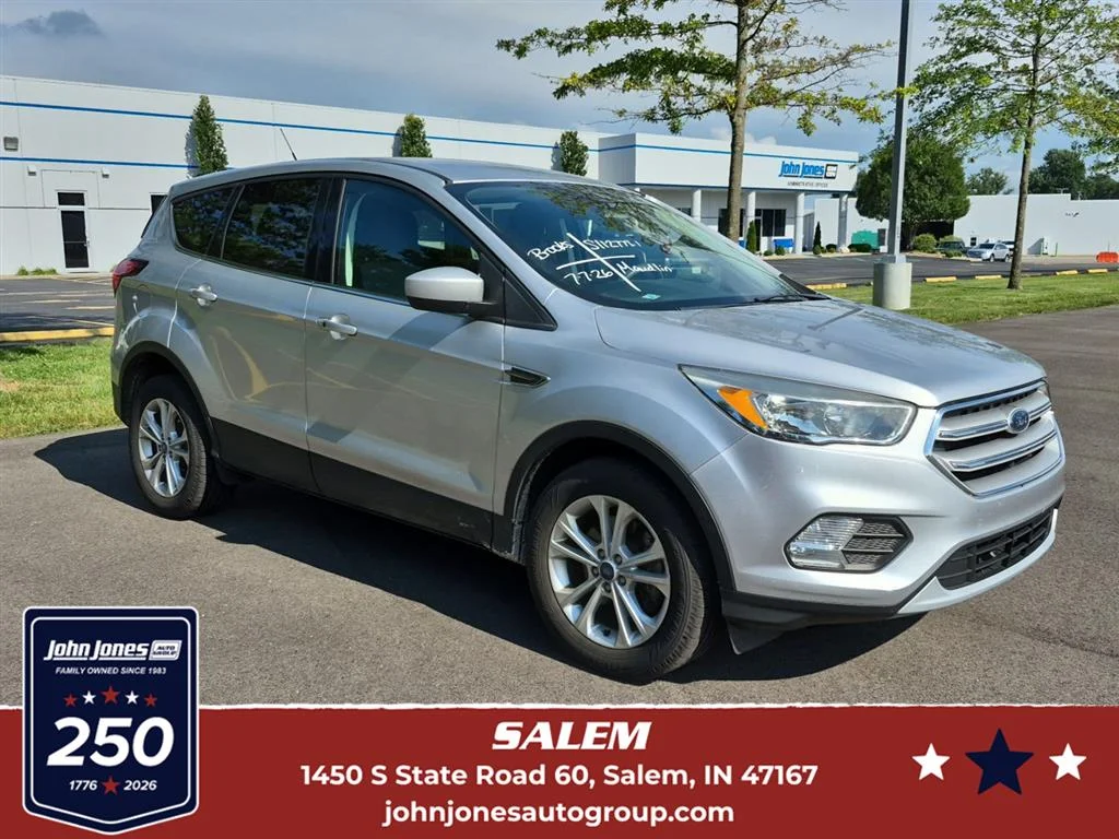 Used 2019 Ingot Silver Ford SE image 1