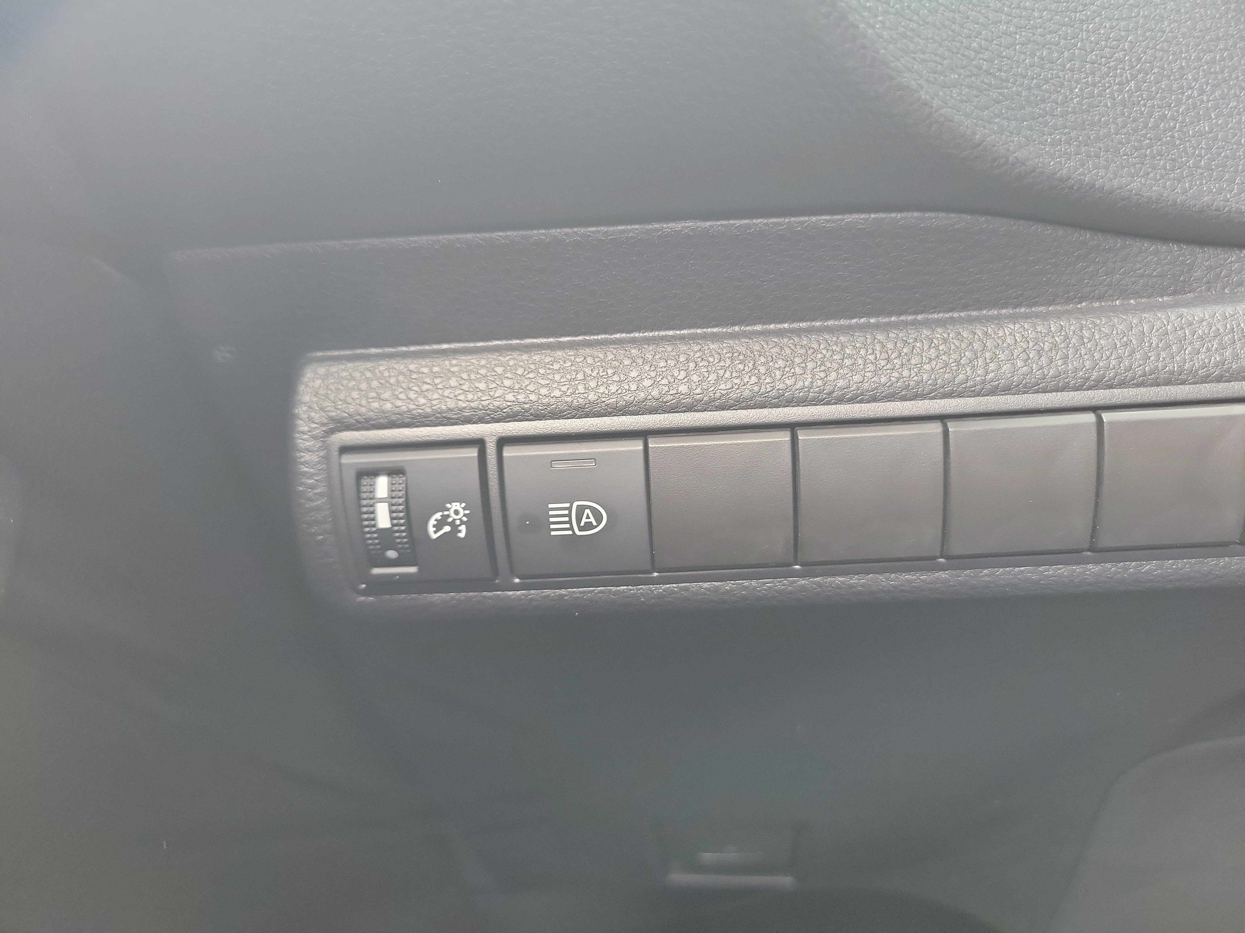 Used 2025 Ice Toyota LE image 22
