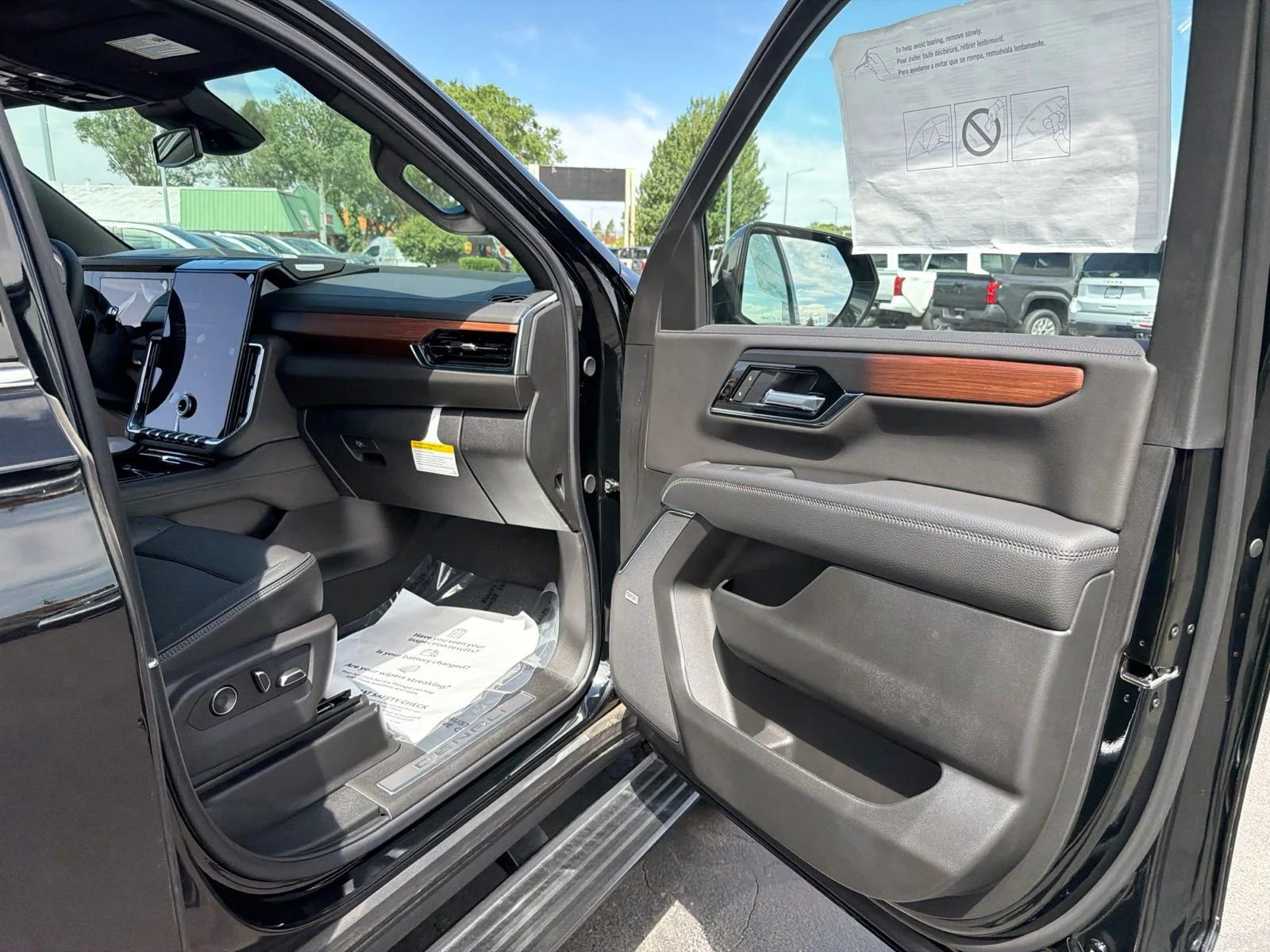 2026 GMC Yukon XL Denali - Photo 31