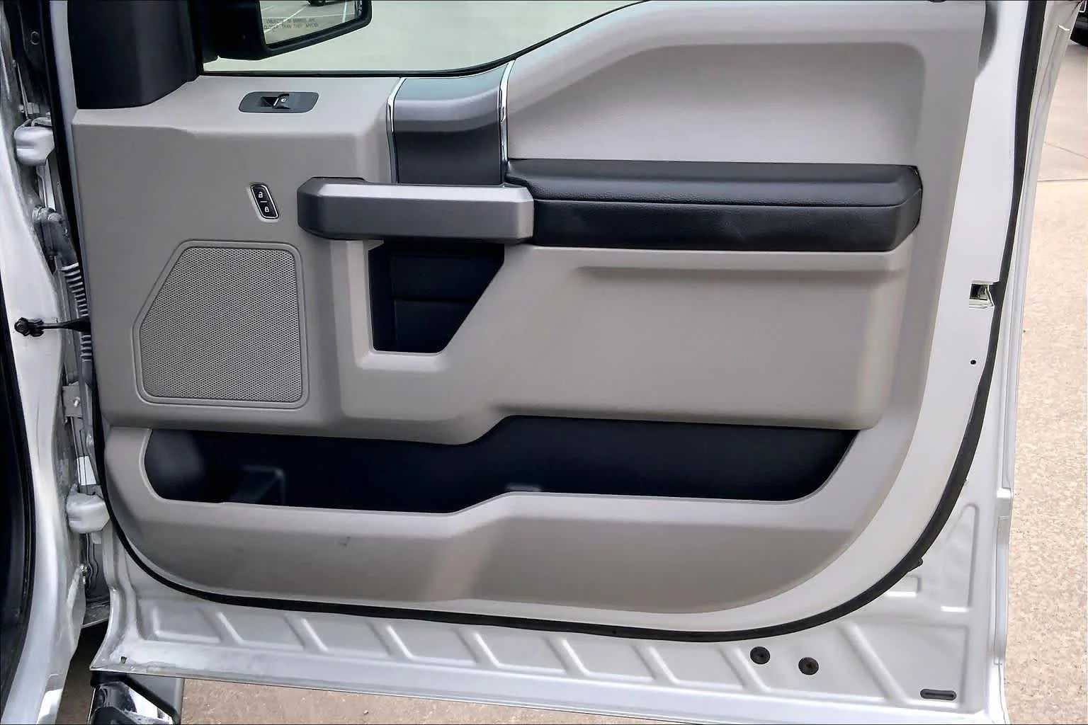 Used 2019 Ingot Silver/Magnetic Ford XLT image 22