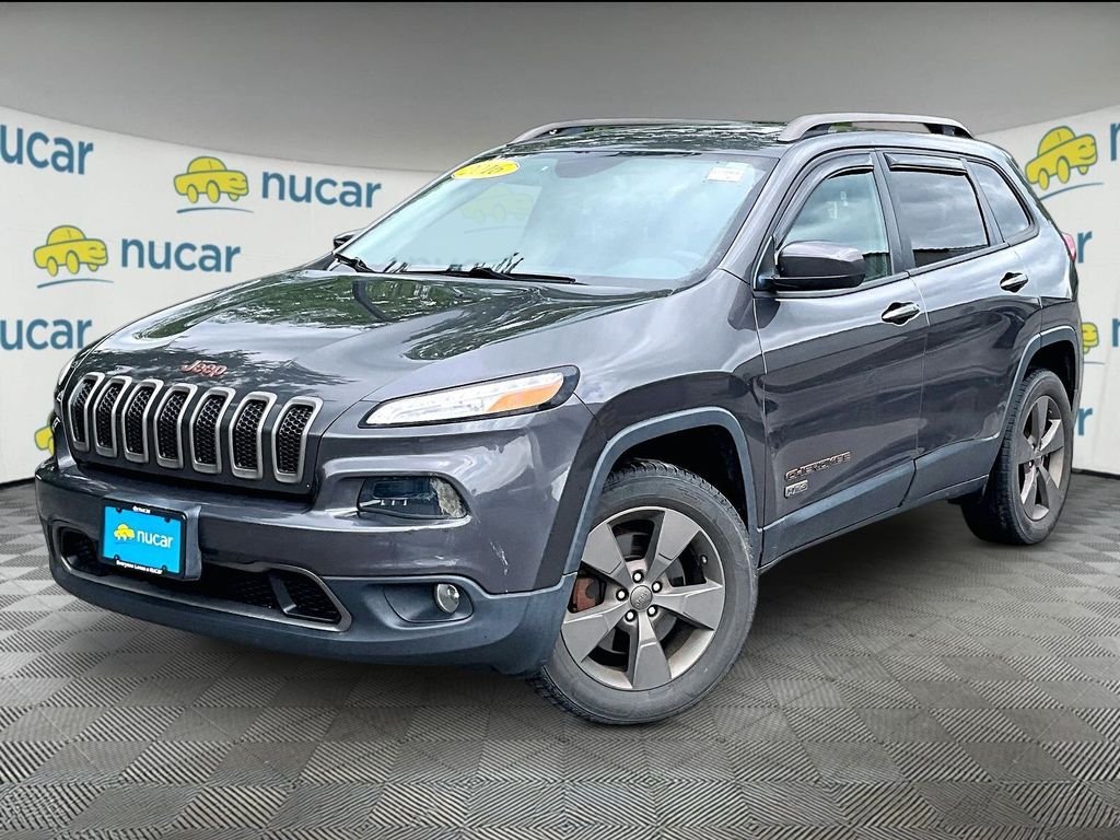 Used 2016 Granite Crystal Metallic Clearcoat Jeep Latitude image 3