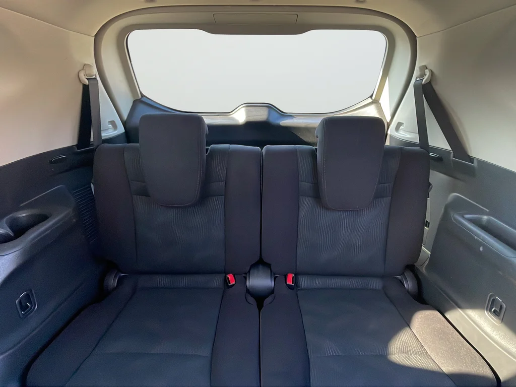 Used 2015 Silver Nissan SV image 29