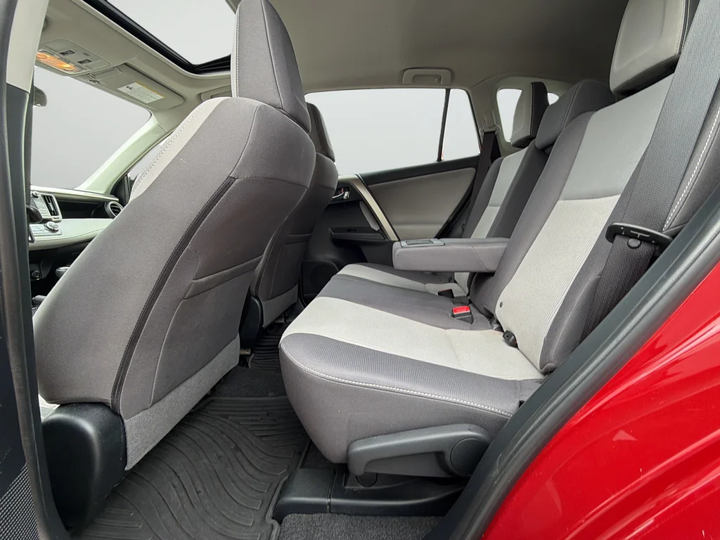 Used 2015 Red Toyota XLE image 29