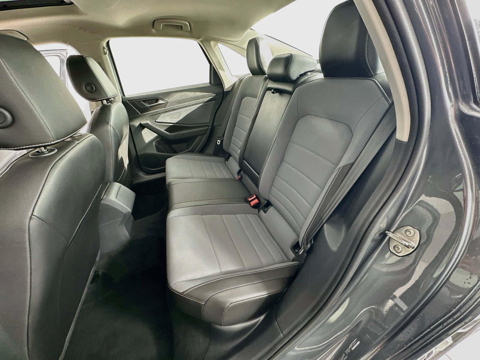 2025 Volkswagen Jetta SE - Photo 31