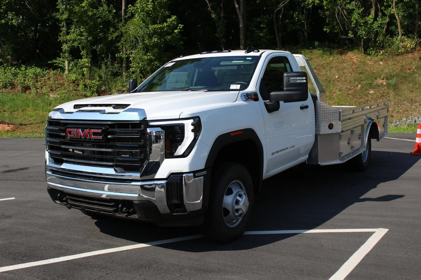 New 2026 Summit White GMC Pro image 3