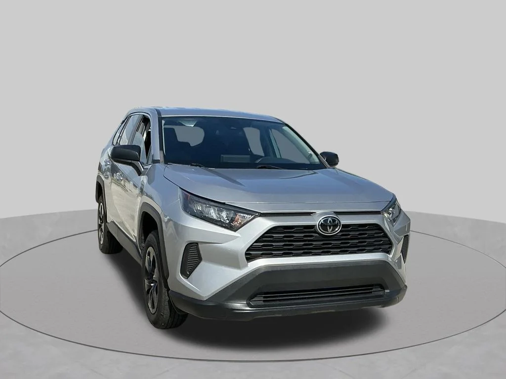 Used 2022 Silver Toyota LE image 16