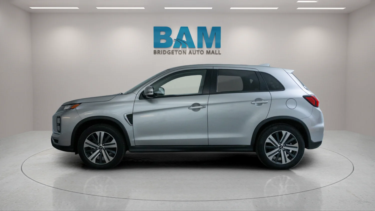 Used 2024 Silver Mitsubishi S image 4